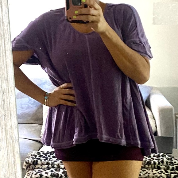 Lilac purple inside-out seam curved hem loose top. - Picture 15 of 16